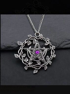 ⭐️ Silver-Tone Pentagram Leaf Pendant Necklace